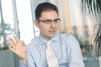 UniCredit Bank adaugă funcţionalităţi noi şi actualizează interfaţa pentru serviciul Mobile Banking UniCredit Bank adaugă funcţionalităţi noi şi actualizează interfaţa pentru serviciul Mobile Banking