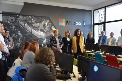 Primul laborator de tehnologii cloud, deschis la Universitatea de Vest Timișoara cu sprijinul Microsoft Primul laborator de tehnologii cloud, deschis la Universitatea de Vest Timișoara cu sprijinul Microsoft