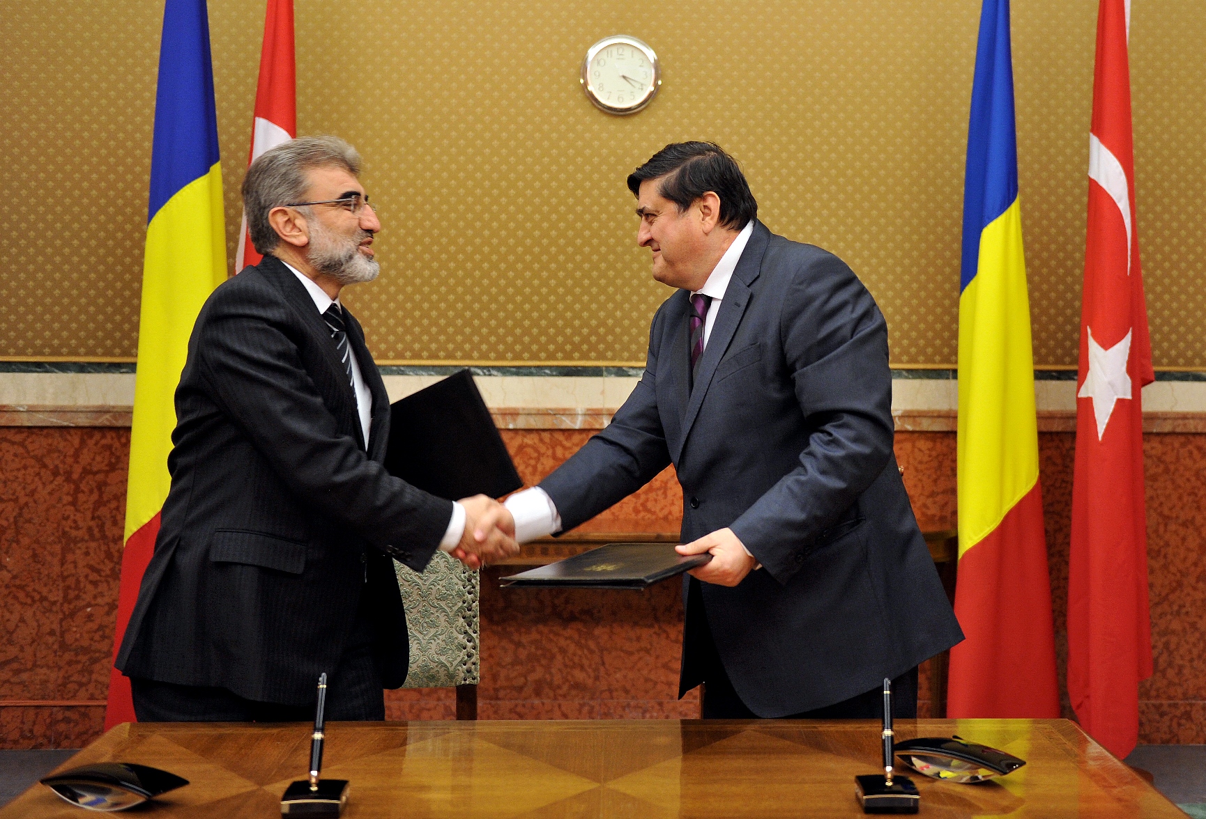 România şi Turcia au semnat un Memorandum privind transportul energiei electrice între cele două ţări România şi Turcia au semnat un Memorandum privind transportul energiei electrice între cele două ţări