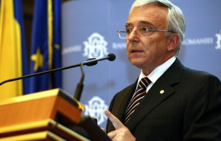 Mugur Isărescu, Guvernatorul BNR: „Trebuie să luăm aminte la traiectoria sustenabilităţii datoriei publice a României”