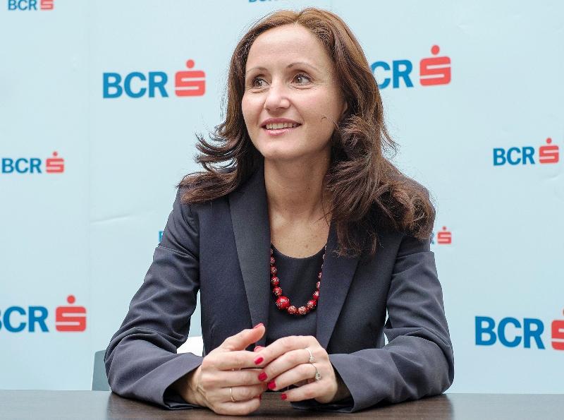 BCR reduce ratele debitorilor şi renunţă la comisioanele de retragere de numerar