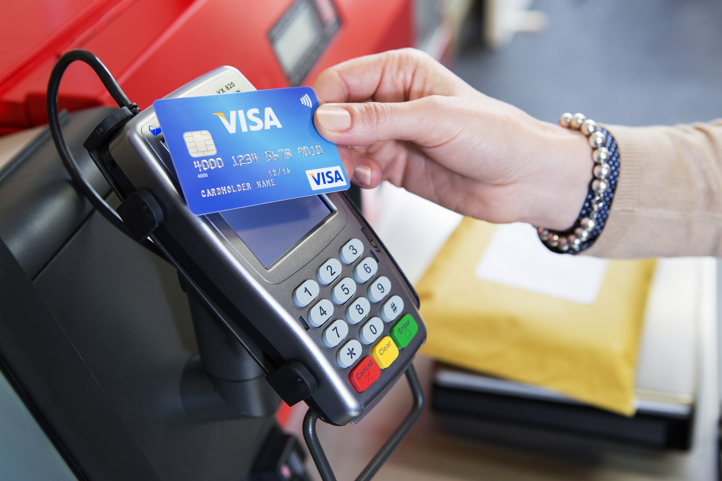 Europenii au făcut peste 3 miliarde de plăți cu Visa contactless în ultimul an