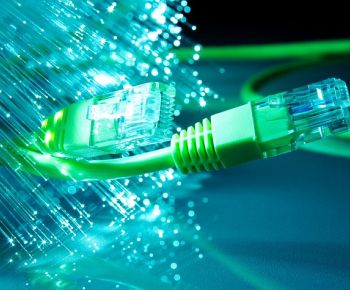 Fruntaşi în broadband: peste jumătate din conexiunile la internet din România permit viteze de peste 100Mbps