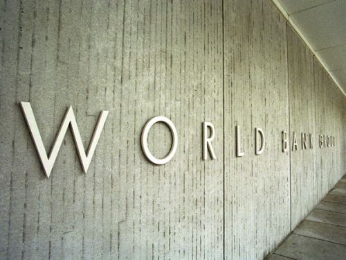 Banca Mondială renunţă la optimismul privind creşterea economiei globale şi vine cu noi revizuiri şi pentru România