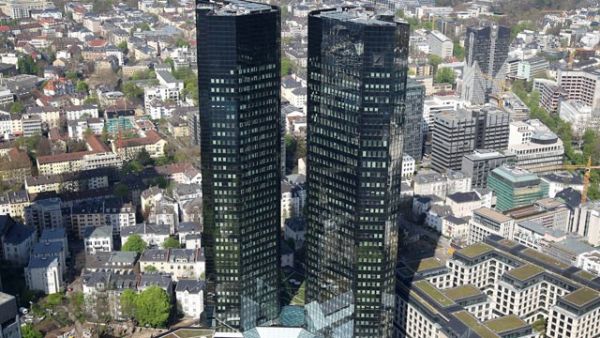 Deutsche Bank se pregăteşte să închidă aproape 200 de sucursale