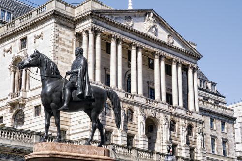 Banca Angliei menţine dobânda-cheie la 0,25%, cu şanse de reducere anul acesta