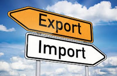 Iulie a adus scăderi şi la importuri şi la exporturi