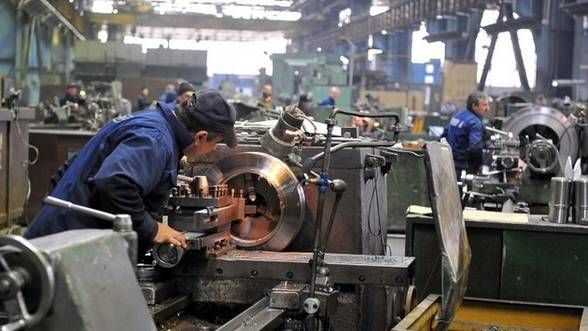 Preţurile la producătorii din industrie au scăzut în august