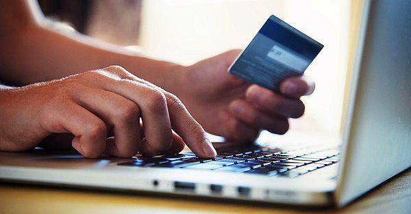 GpeC: în primele trei trimestre ale anului 2016, plățile online prin card au crescut cu aproape 60%
