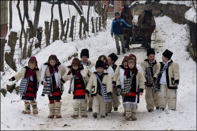 colindatorii-din-maramures-strabat-toate-ulitele-satului