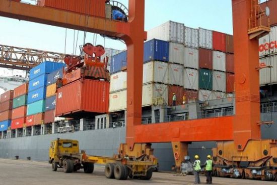 Creştere spectaculoasă a exporturilor şi a importurilor în luna noiembrie 2016