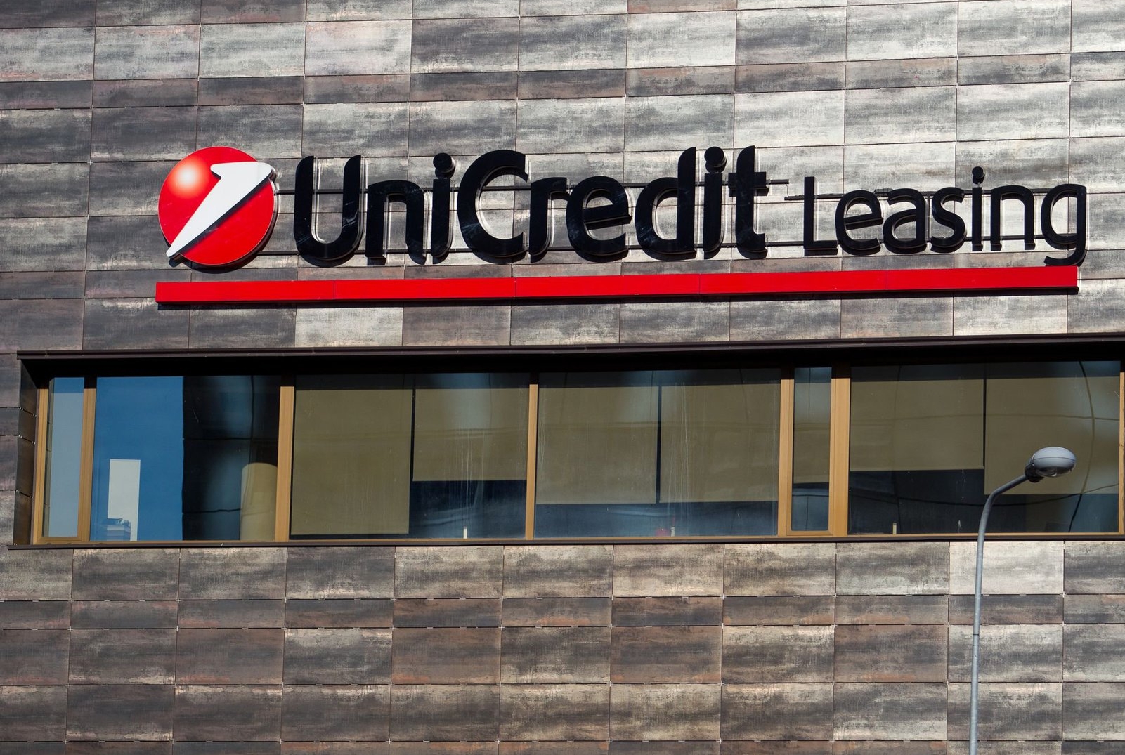 UniCredit Leasing încurajează digitalizarea prin promovarea semnăturii electronice calificate, o premieră pentru piața de leasing din România