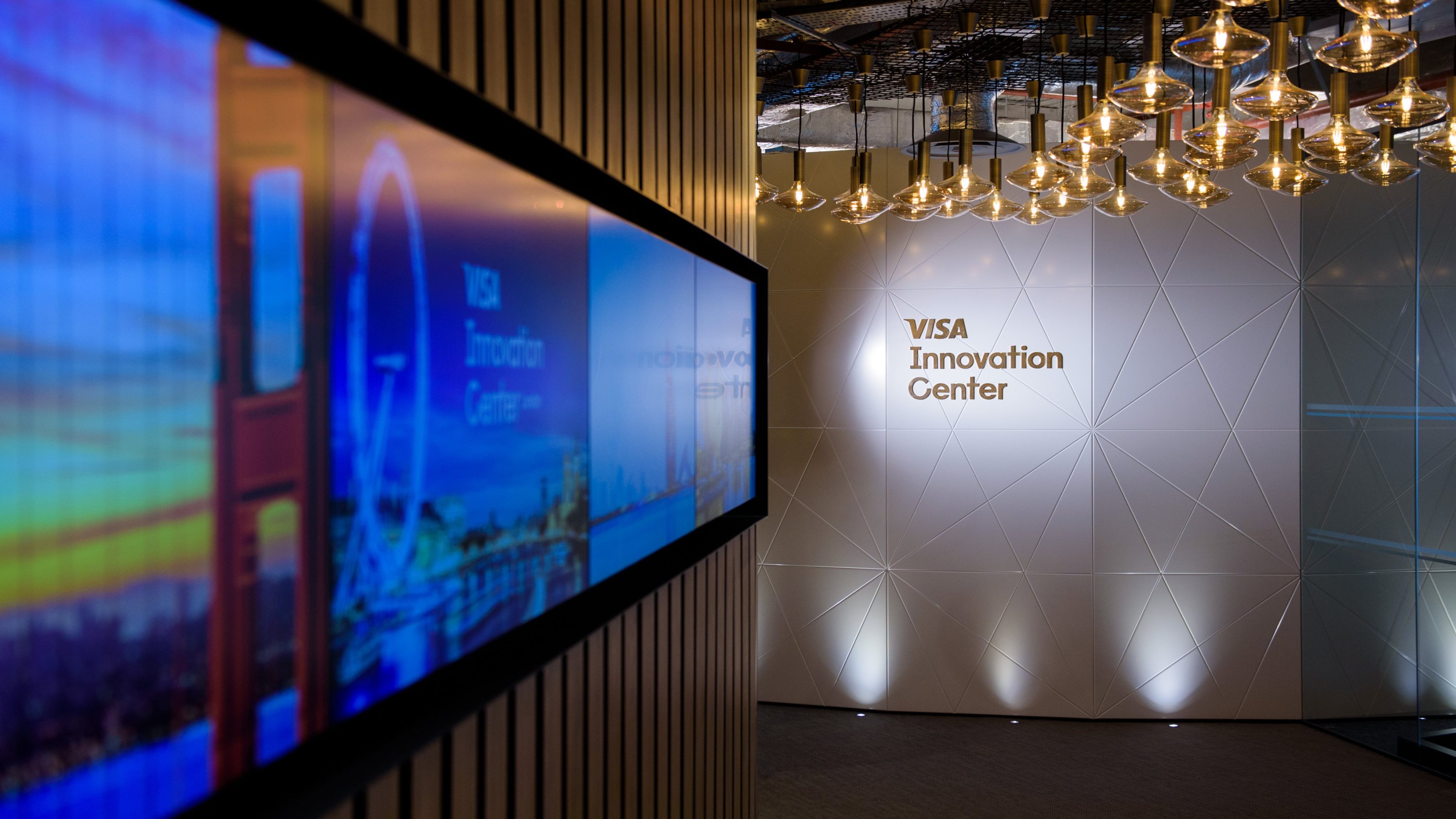 Visa deschide un centru de inovație la Londra și extinde accesul clienților europeni la platforma Visa Developer