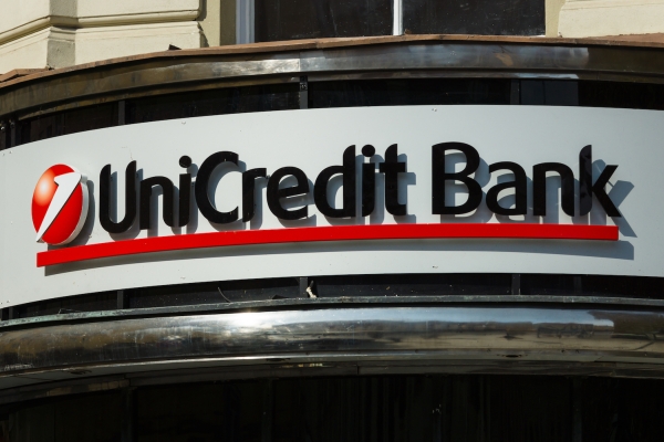 UniCredit Bank încurajează comportamentul de economisire, oferind clienților persoane fizice, liber profesioniști, Persoane Fizice Autorizate și companii cu cifra de afaceri sub 1 milion euro dobânzi majoratepentru depozitelela termen în lei