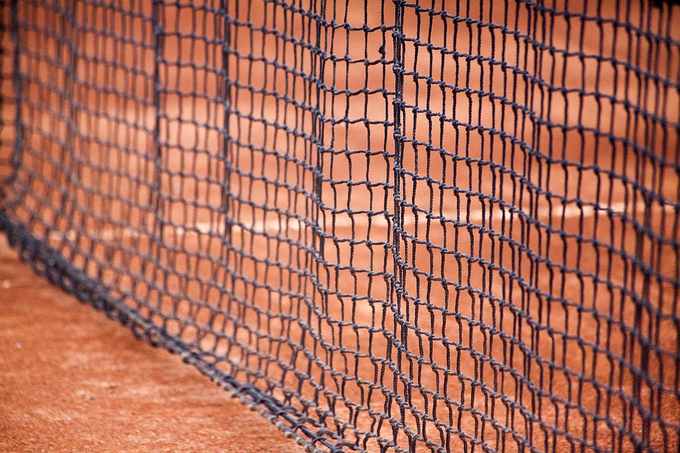 Cum foloseşte asimetria informaţională tenisul drept pretext?