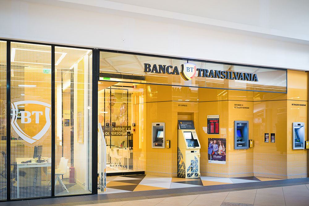 Clienții Băncii Transilvania pot solicita online eliberarea de instrumente de debit