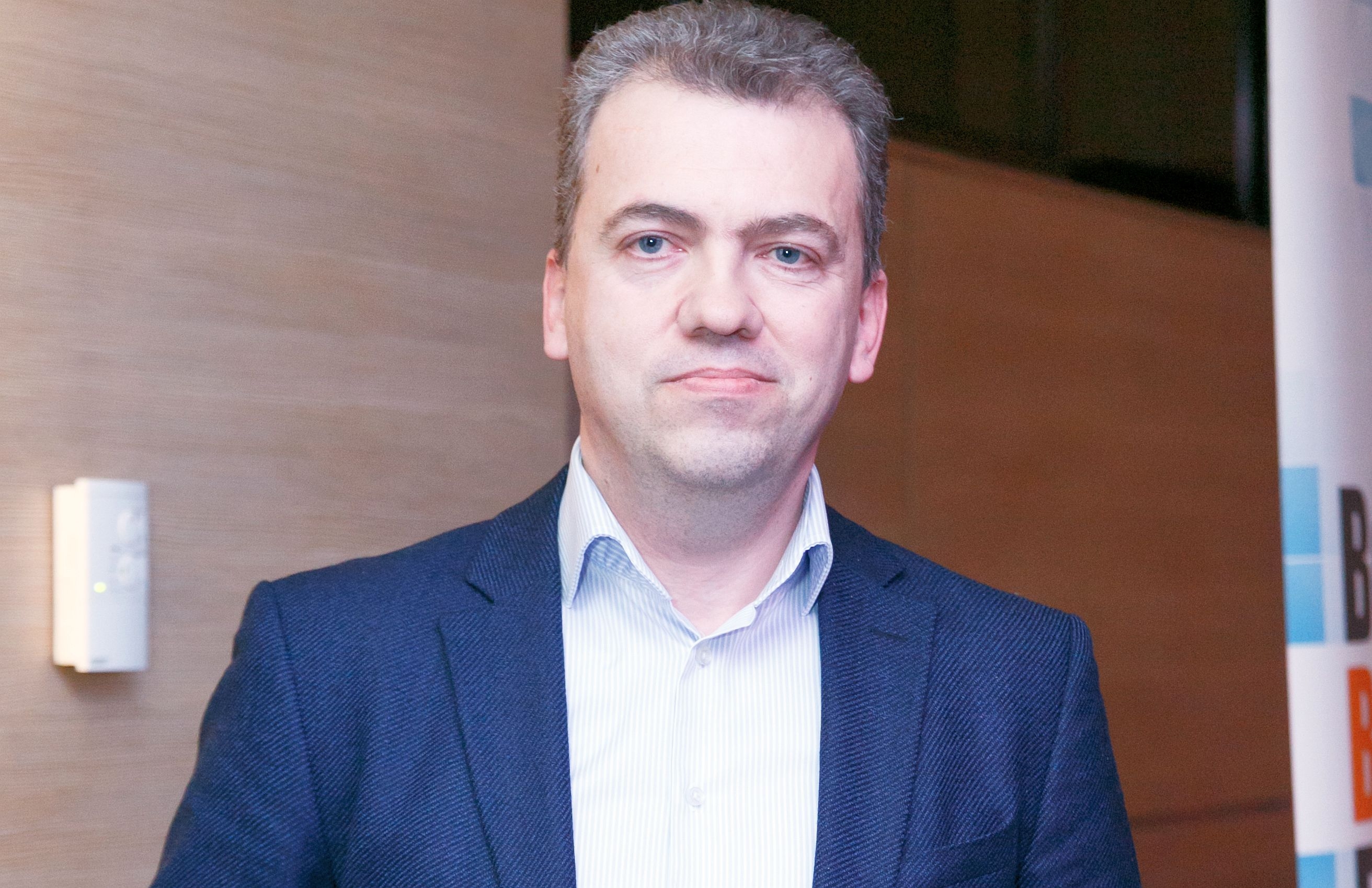 SmartMobile de la Raiffeisen Bank permite autorizarea plăţilor cu amprentă sau cu FaceID SmartMobile de la Raiffeisen Bank permite autorizarea plăţilor cu amprentă sau cu FaceID