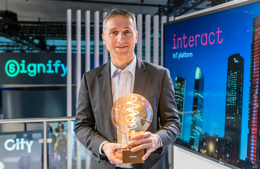 Philips Lighting îşi consolidează poziţia de lider în iluminatul care foloseşte IoT