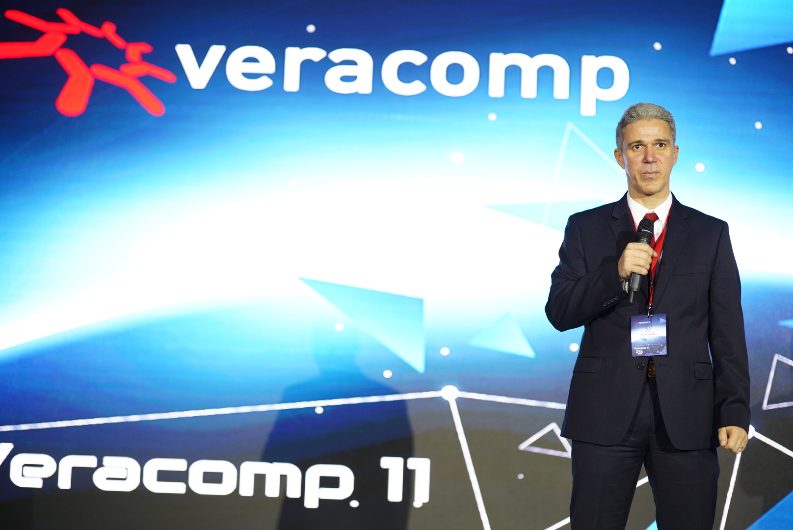 VERACOMP: 11 ani de  distribuție de soluții IT