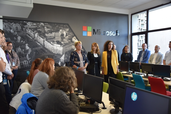 Primul laborator de tehnologii cloud, deschis la Universitatea de Vest Timișoara cu sprijinul Microsoft