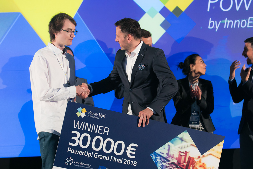 PowerUp! – o nouă ediție a concursului cu premii de până la 50.000 de euro pentru start-up-uri românești cu energia de a schimba lumea