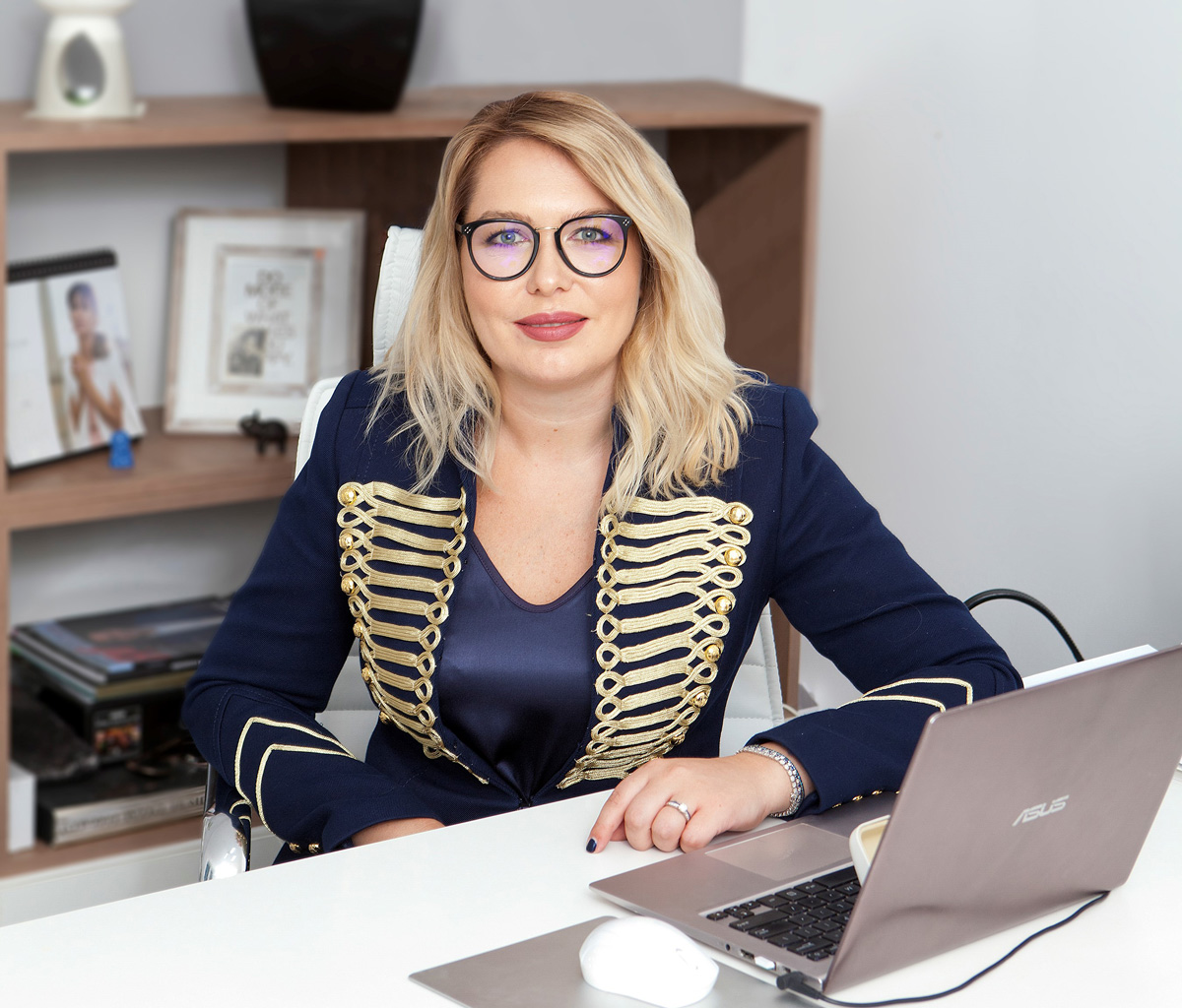 Simona Pirtea: „Pot fi și mamă și avocat și femeie în același timp” Simona Pirtea: „Pot fi și mamă și avocat și femeie în același timp”