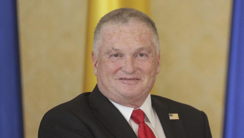 HAIDEȚI SĂ ÎNTÂMPINĂM REVOLUȚIA 5G, NU REVOLUȚIA CULTURALĂ HAIDEȚI SĂ ÎNTÂMPINĂM REVOLUȚIA 5G, NU REVOLUȚIA CULTURALĂ
