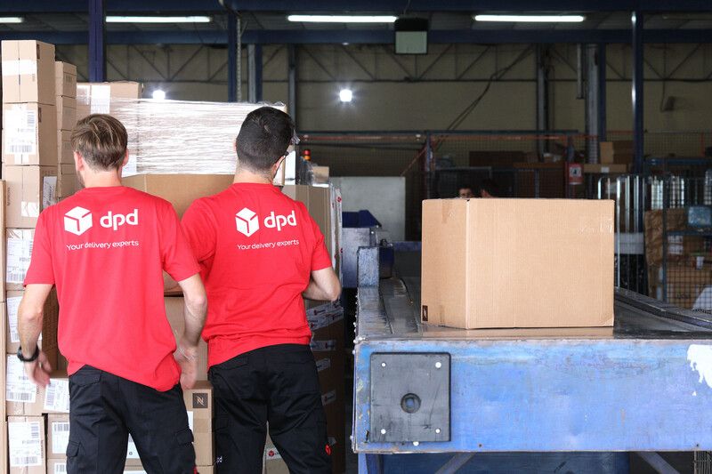Companiile de curierat se pregătesc pentru Black Friday. DPD România deschide la Bragadiru un nou depozit Companiile de curierat se pregătesc pentru Black Friday. DPD România deschide la Bragadiru un nou depozit