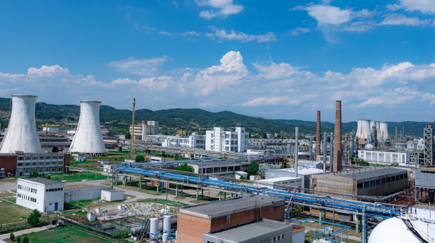 Fabricile de pe platforma chimică Oltchim se reintegrează,  Chimcomplex a adjudecat un pachet de active CET Govora scos la licitație publică