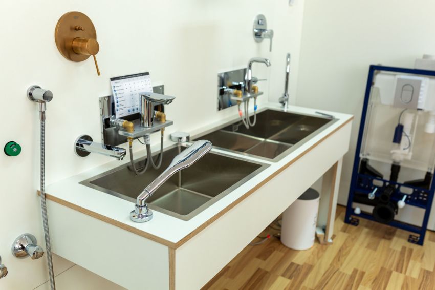 GROHE instruiește viitorii instalatori împreună cu Facultatea de Inginerie a Instalaţiilor din Cluj și modernizează laboratorul pentru studenții acesteia GROHE instruiește viitorii instalatori împreună cu Facultatea de Inginerie a Instalaţiilor din Cluj și modernizează laboratorul pentru studenții acesteia