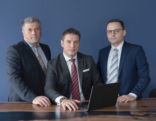 SERGIU RUSSU, BOGDAN GEORGESCU ȘI CĂTĂLIN BOGDAN: Despre forțele ce remodelează industria bancară și modul în care tehnologiile Oracle susțin mediul bancar în procesul transformațional SERGIU RUSSU, BOGDAN GEORGESCU ȘI CĂTĂLIN BOGDAN: Despre forțele ce remodelează industria bancară și modul în care tehnologiile Oracle susțin mediul bancar în procesul transformațional