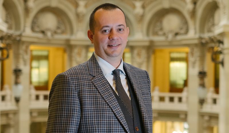 Dacă clientul are o problemă financiară sau o problemă temporară de a suporta un anumit cost, banca trebuie să se ajusteze! Dacă clientul are o problemă financiară sau o problemă temporară de a suporta un anumit cost, banca trebuie să se ajusteze!