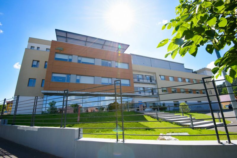 Grupul MedLife a încheiat achiziția OncoCard Brașov după aprobarea tranzacției de către Consiliul Concurenței Grupul MedLife a încheiat achiziția OncoCard Brașov după aprobarea tranzacției de către Consiliul Concurenței