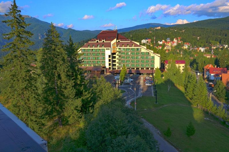 Firma de consultanță şi management hotelier The Makers, deținută, printre alţii, de Dragoș Anastasiu și Dragoș Petrescu, a preluat managementul Hotelului Orizont din Predeal