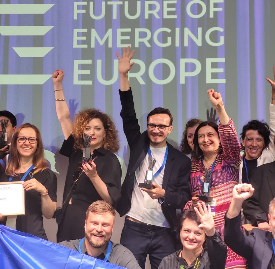 Tinerii în Arenă – a câștigat premiul Youth Empowerment acordat de Emerging Europe la Bruxelles