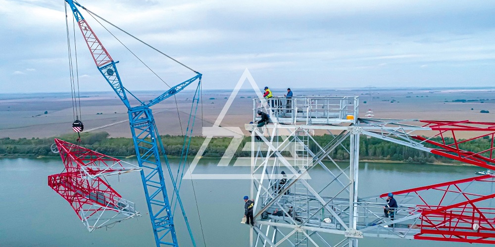 Cei mai înalți stâlpi din Rețeaua Electrică de Transport sunt ridicați printr-o lucrare unică în România, pe Linia Electrică Aeriană 400 kV Cernavodă-Stâlpu Cei mai înalți stâlpi din Rețeaua Electrică de Transport sunt ridicați printr-o lucrare unică în România, pe Linia Electrică Aeriană 400 kV Cernavodă-Stâlpu
