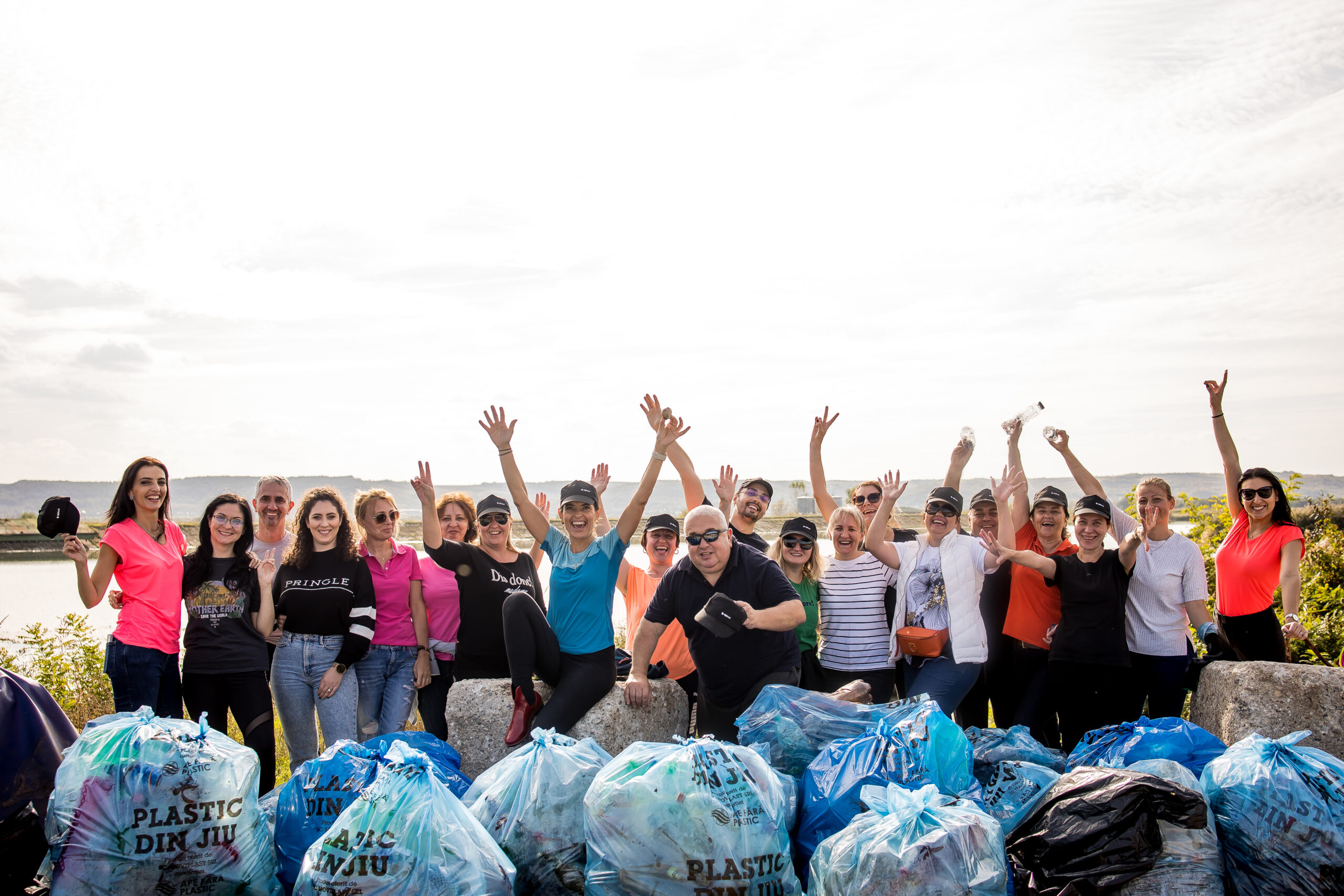 OTP Bank România, parteneriat cu Asociația Ape fără Plastic pentru ecologizarea râului Jiu