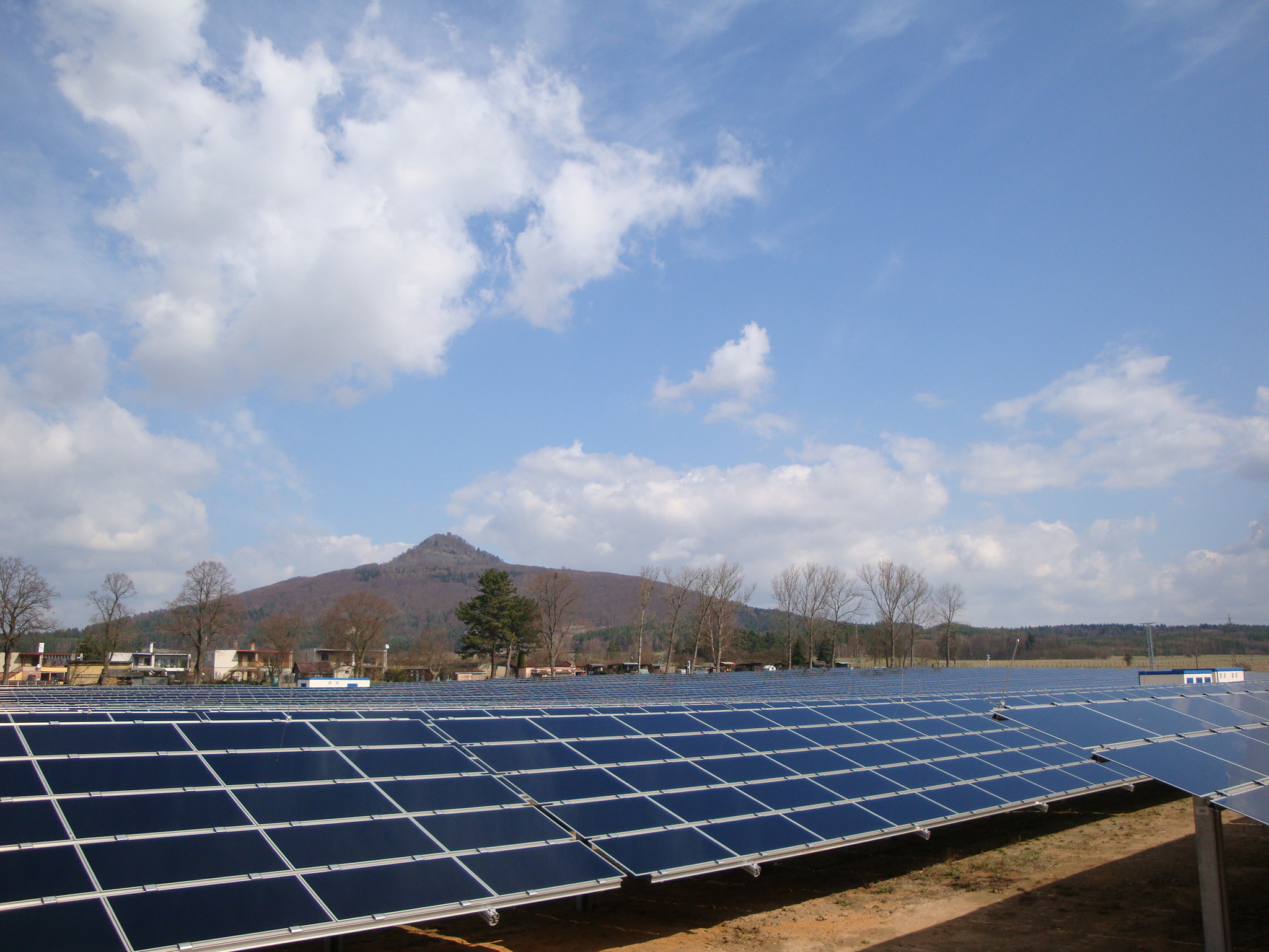 România, în fruntea eforturilor europene de obținere a independenței energetice. Urmează construcția celui mai mare parc fotovoltaic din Europa