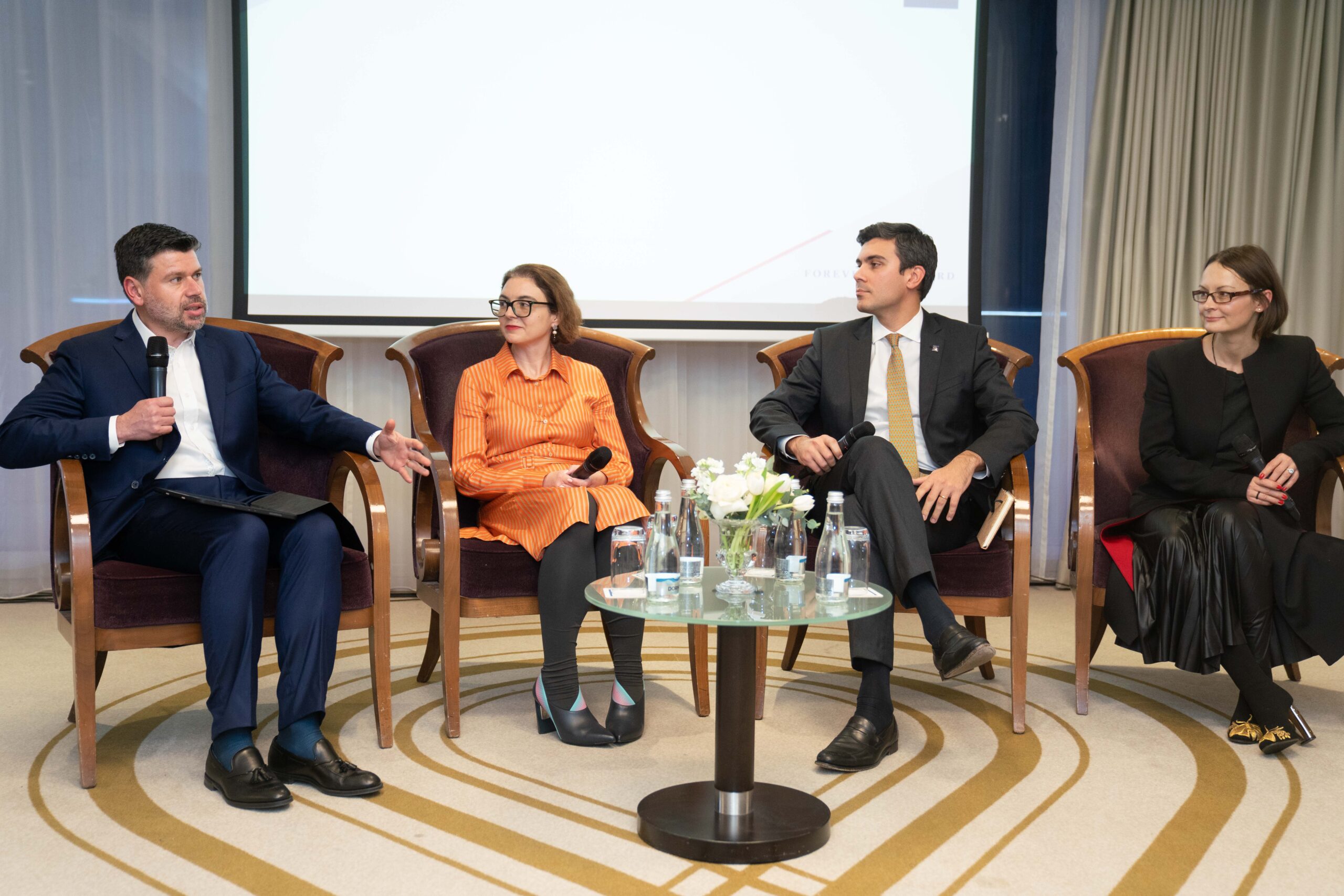 Absolventul London Business School Teofil Mureșan și E-INFRA se angajează să sprijine programele de burse ale instituției Absolventul London Business School Teofil Mureșan și E-INFRA se angajează să sprijine programele de burse ale instituției