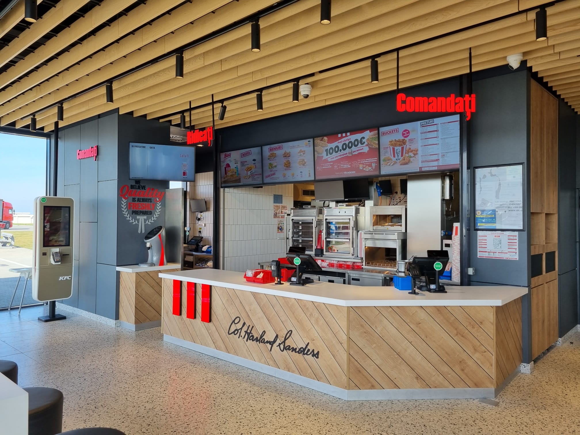 KFC încheie un parteneriat cu Rompetrol și deschide restaurante în trei benzinării de pe autostrada A1 KFC încheie un parteneriat cu Rompetrol și deschide restaurante în trei benzinării de pe autostrada A1