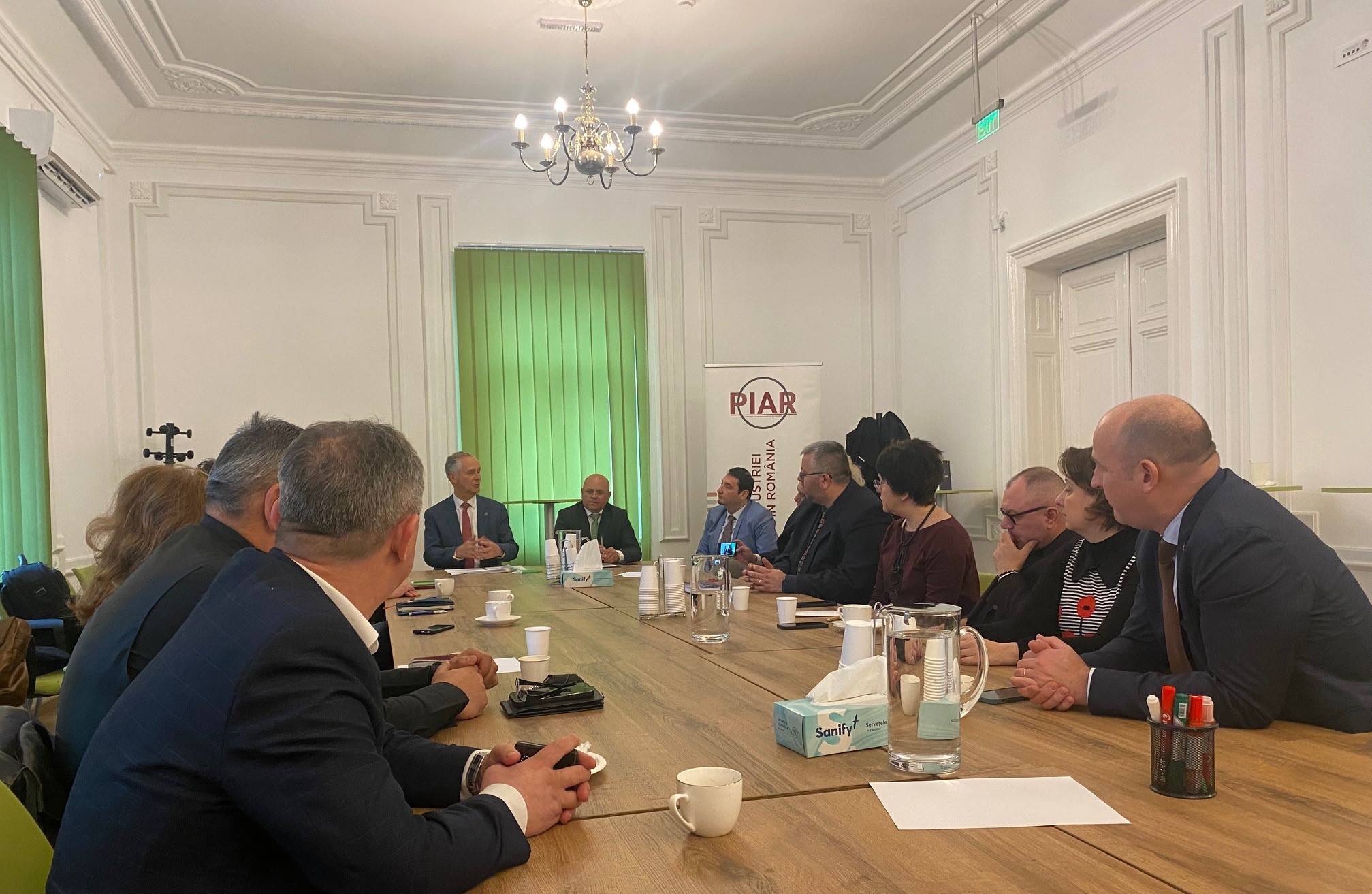 Patronatul Industriei Asigurărilor din România (PIAR) și Federația Sindicatelor din Asigurări și Bănci (FSAB) au semnat două Declarații de principii Patronatul Industriei Asigurărilor din România (PIAR) și Federația Sindicatelor din Asigurări și Bănci (FSAB) au semnat două Declarații de principii