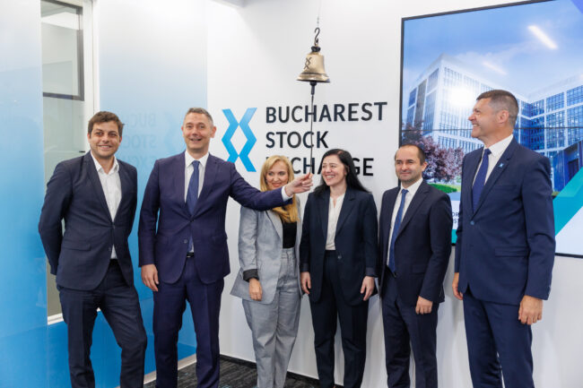 BCR debuteaza la Bursa de Valori Bucuresti cu prima emisiune internationala de euroobligatiuni verzi a unei banci din Romania BCR debuteaza la Bursa de Valori Bucuresti cu prima emisiune internationala de euroobligatiuni verzi a unei banci din Romania