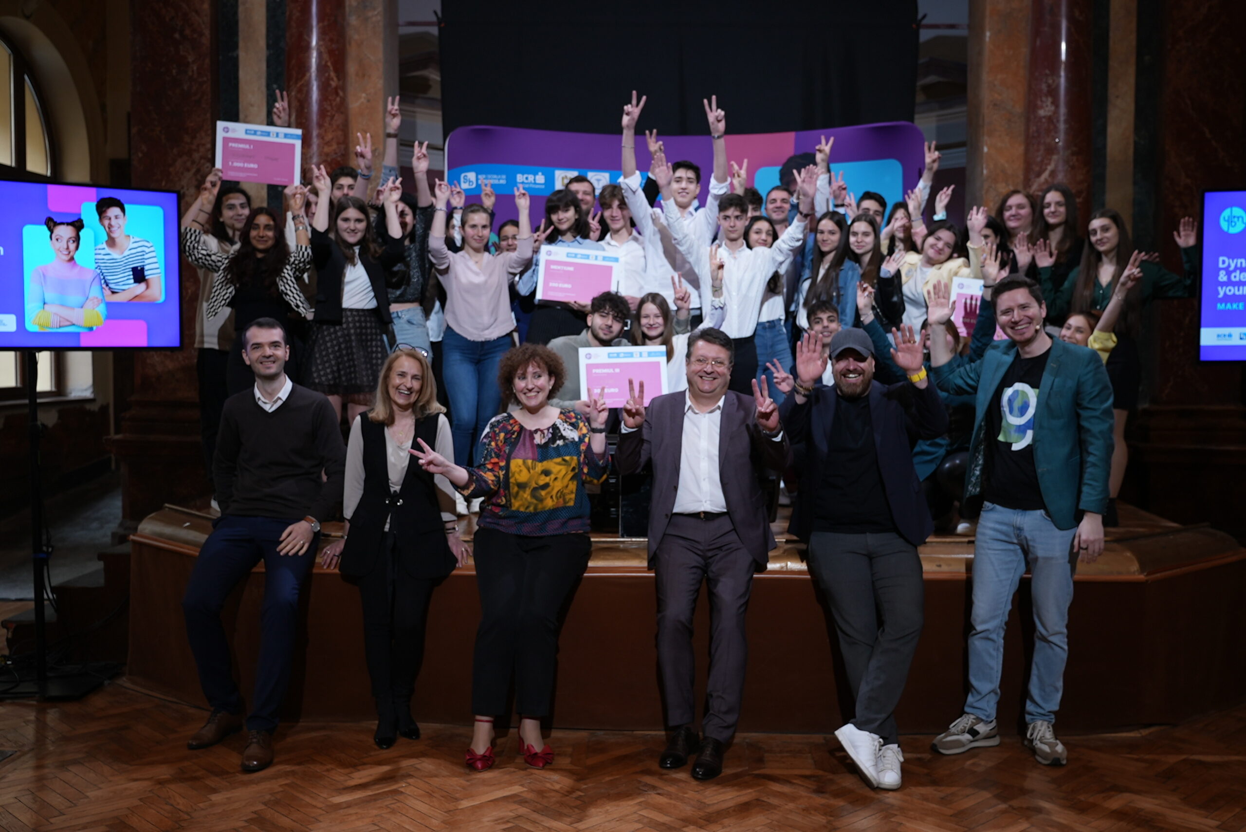 BCR a premiat cele mai inovatoare idei de afaceri ale liceenilor din București la Young Business Minds, concursul de antreprenoriat organizat de Școala Comercială Superioară Kretzulescu și ASE BCR a premiat cele mai inovatoare idei de afaceri ale liceenilor din București la Young Business Minds, concursul de antreprenoriat organizat de Școala Comercială Superioară Kretzulescu și ASE