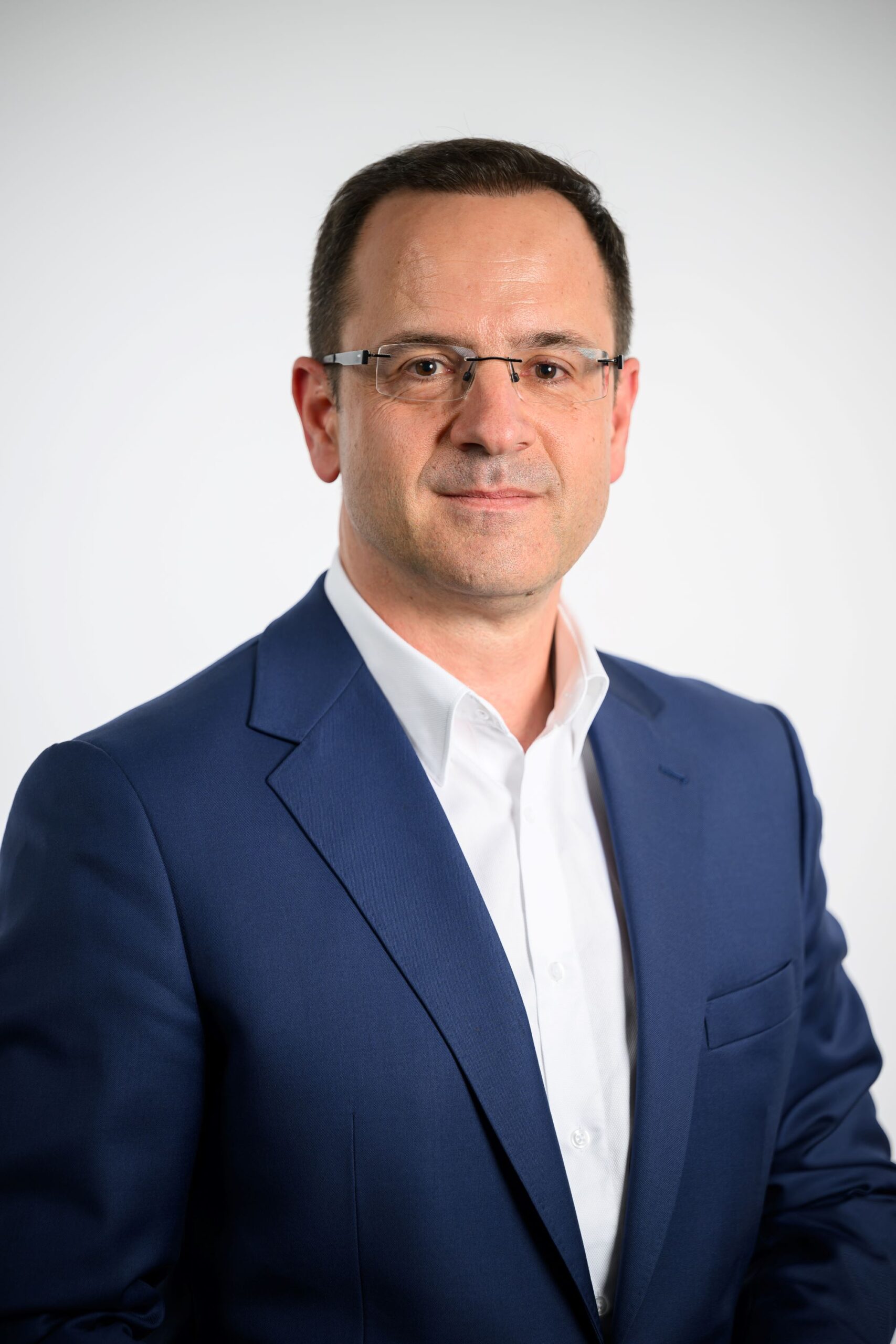 Sorin Suciu, numit Director Executiv pentru Corporațiile Regionale și Sectorul Public în Raiffeisen Bank România Sorin Suciu, numit Director Executiv pentru Corporațiile Regionale și Sectorul Public în Raiffeisen Bank România
