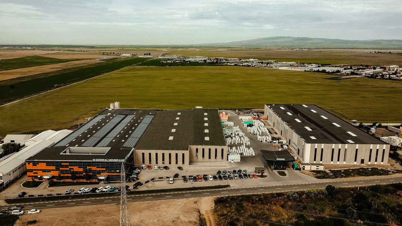 ING Bank România susține cu un credit de 2,6 milioane euro compania General Membrane, pentru construcția unei noi fabrici de polistiren în Buzău și achiziția de panouri fotovoltaice