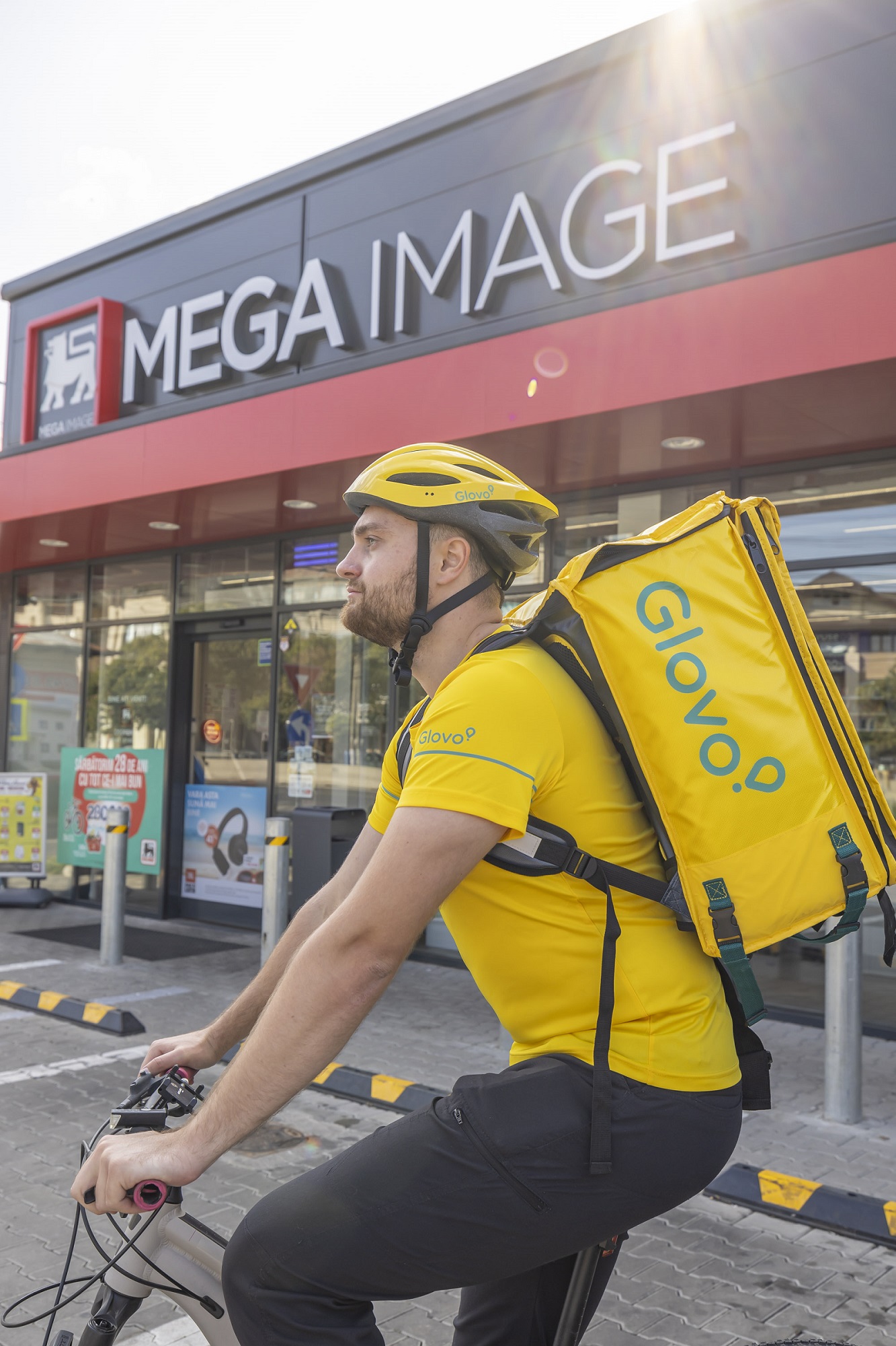 Mega Image extinde serviciul de livrare rapidă a cumpărăturilor direct acasă, prin platforma Glovo