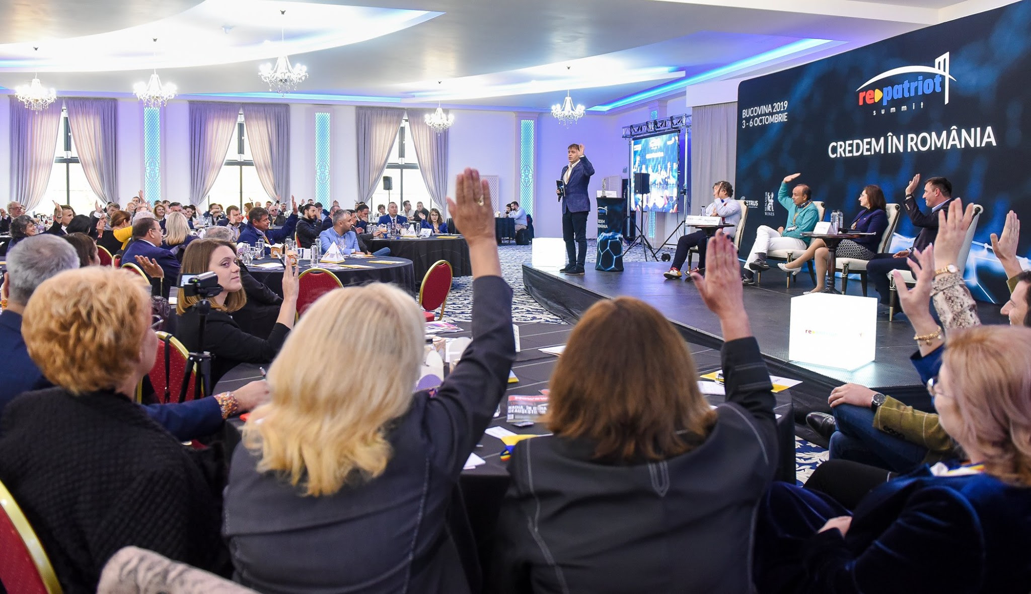 Peste 500 de oameni de afaceri români din toată vin la București pentru RePatriot Summit Peste 500 de oameni de afaceri români din toată vin la București pentru RePatriot Summit