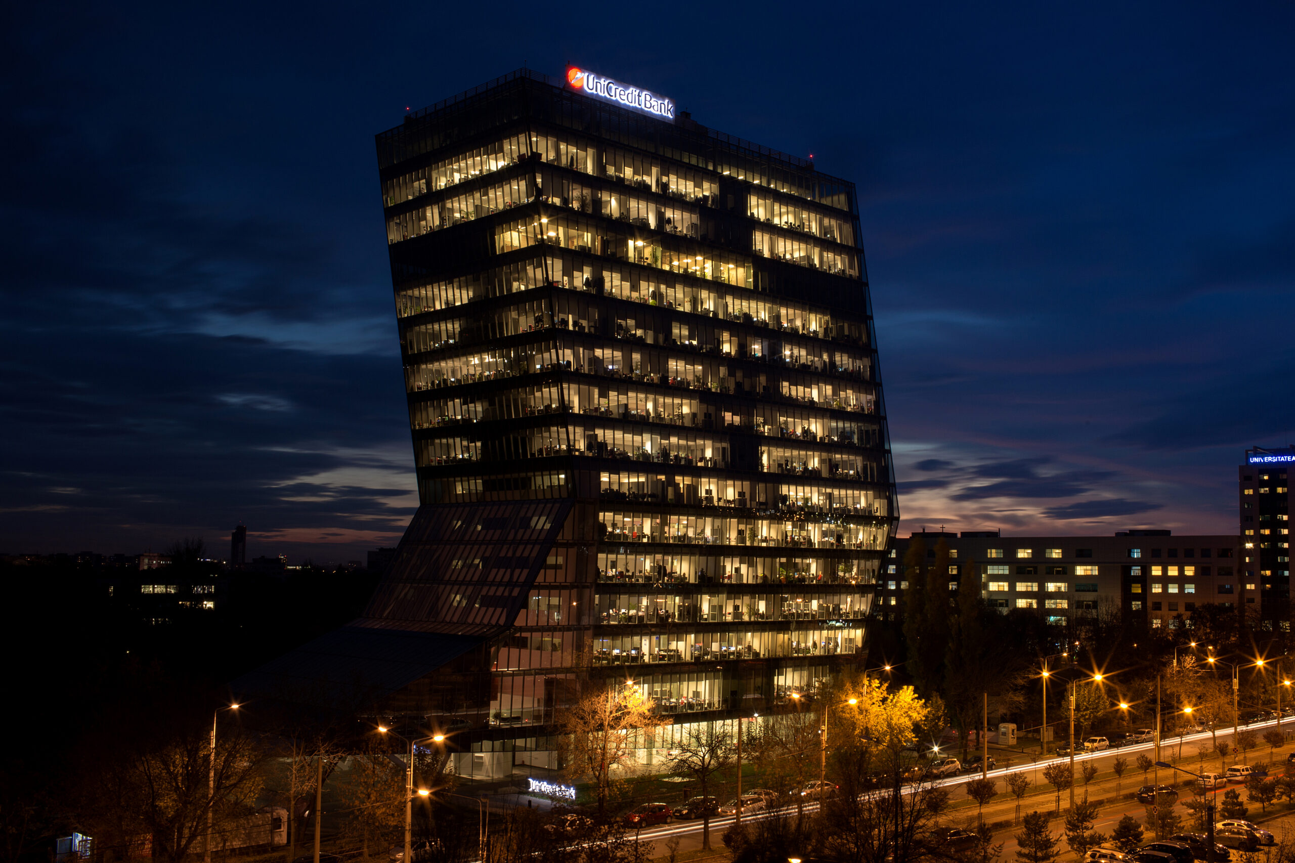 UniCredit Bank consumă energie 100% din surse regenerabile în cele peste 140 de sedii ale sale