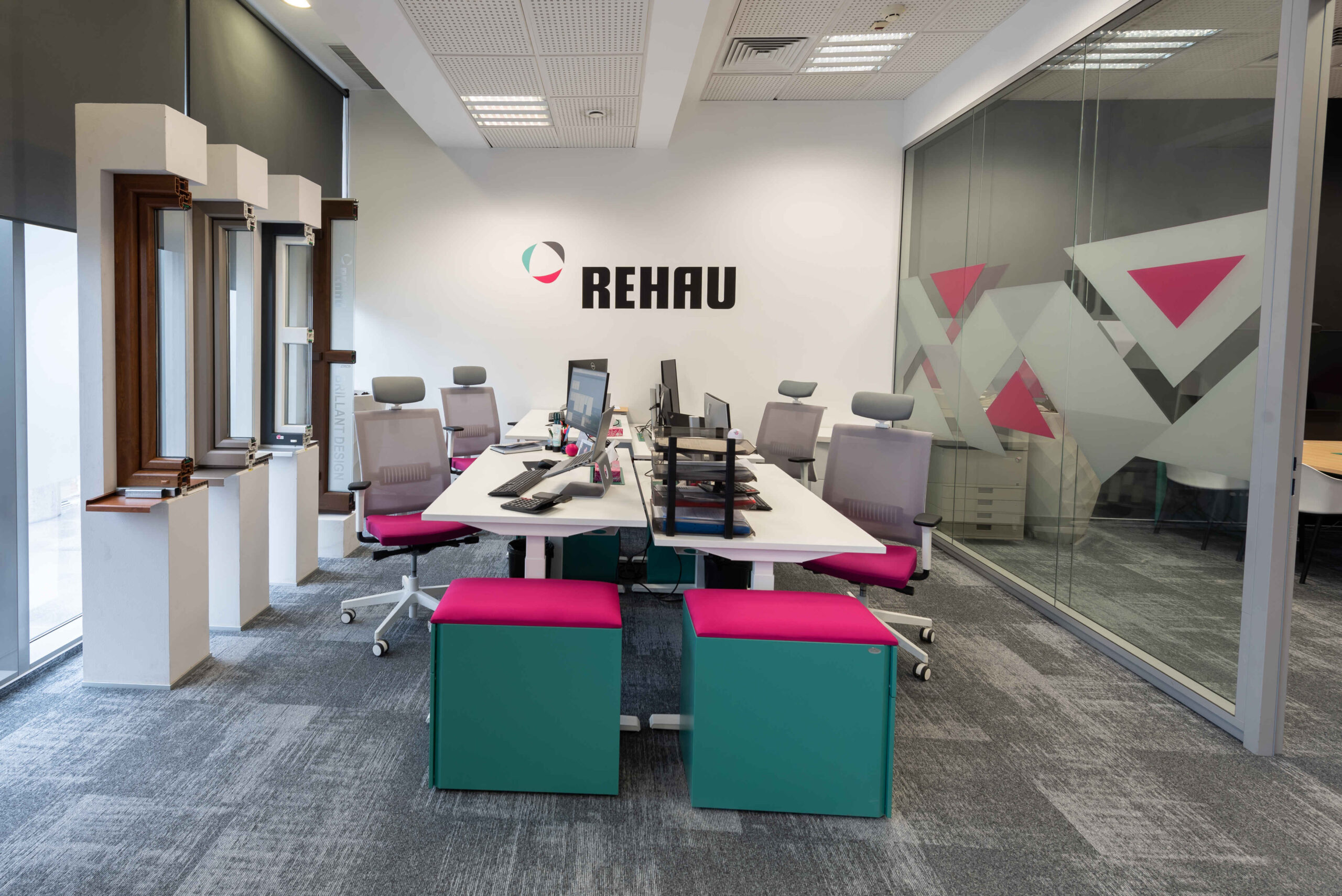 Noile birouri REHAU România din Cluj – Un angajament pentru sustenabilitate și satisfacția angajaților