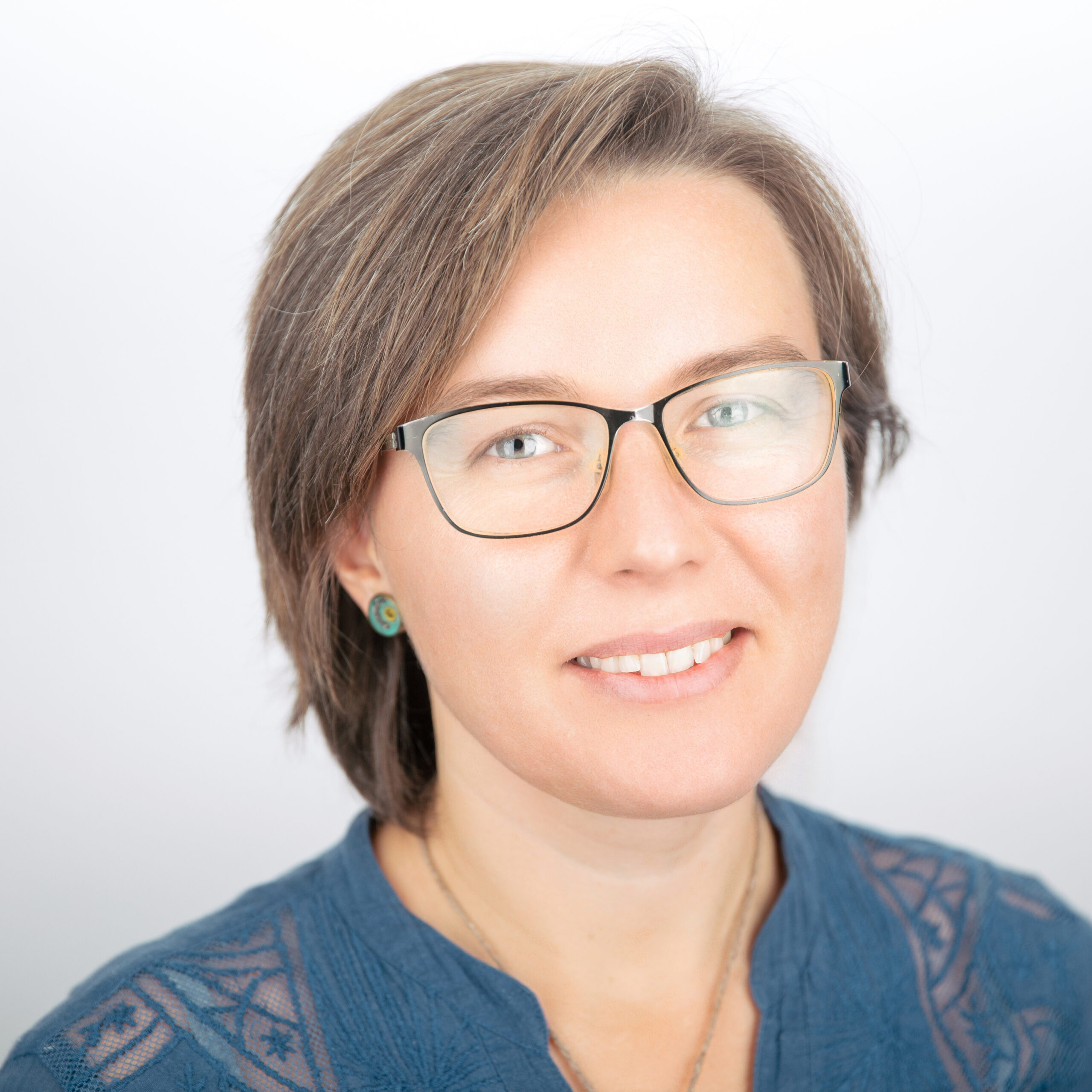 Peste 1.500 de elevi și profesori învață, gratuit, principiile sustenabilității, într-un proiect derulat de Asociația Ascendis și Raiffeisen Bank România Peste 1.500 de elevi și profesori învață, gratuit, principiile sustenabilității, într-un proiect derulat de Asociația Ascendis și Raiffeisen Bank România